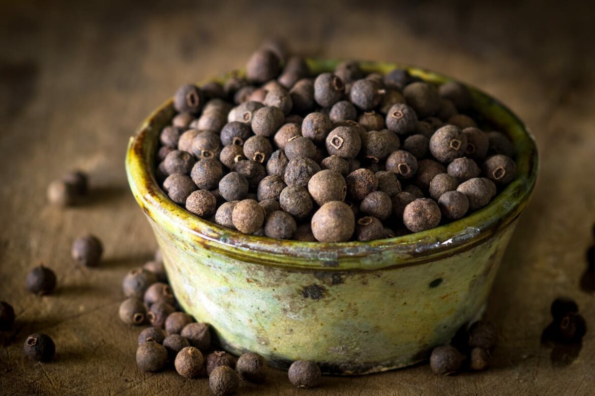 Allspice Vs Nutmeg