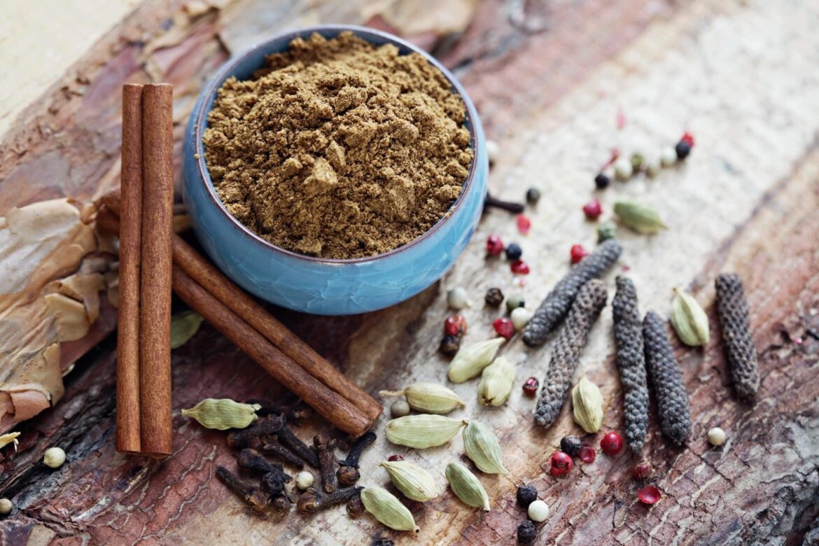 İyi bir Garam Masala'nın ikamesi nedir? Garam masala substitute